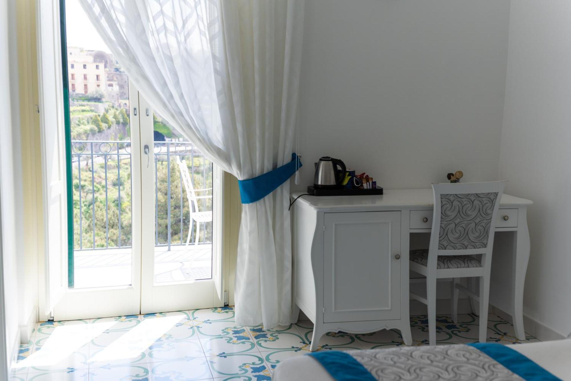 Suites In The Amalfi Coast - Guesthouse With Terrace Near Amalfi - Breathtaking View Of Ravello Scala Exterior photo